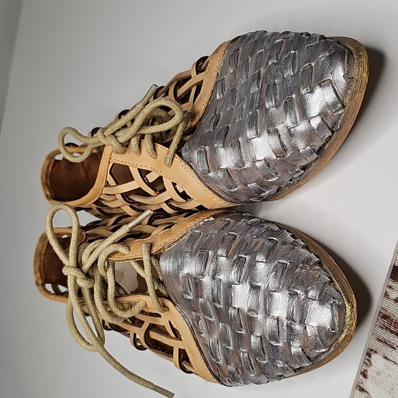 Coconuts by Matisse Gimlet Woven Lace Up Oxfords Tan/silver - Picture 2 of 10